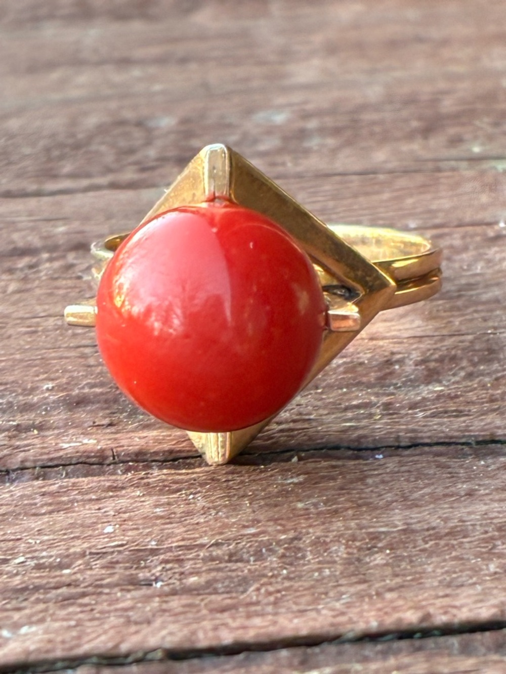 Gold Ring with Vibrant Red Cabochon Accent - Picture 4 of 7